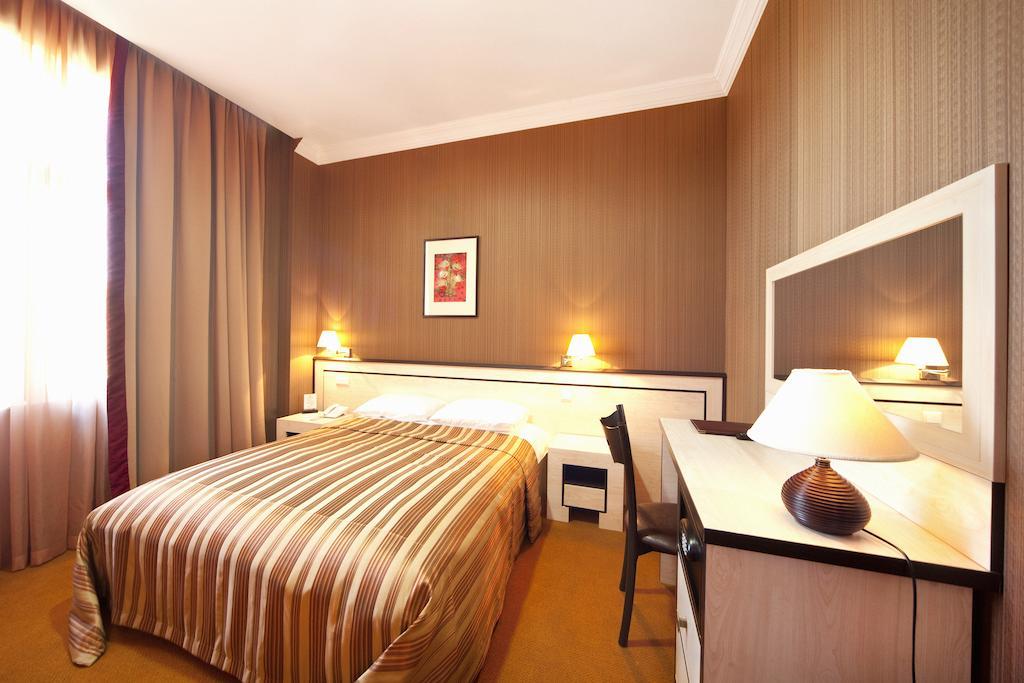 Hotel Rikhe Monika Tbilisi Quarto foto