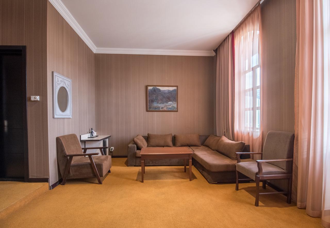 Hotel Rikhe Monika Tbilisi Exterior foto